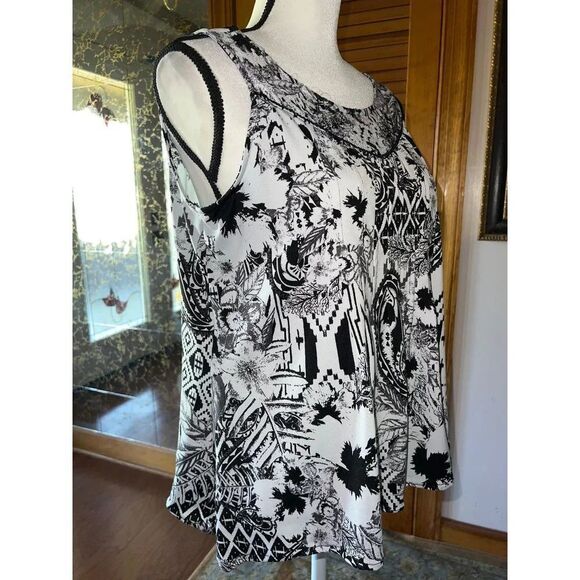 C Est. 1946 Womens Blouse — Medium - Picture 4 of 12